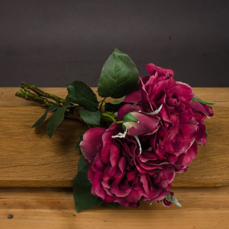 red-short-stem-rose-bouquet