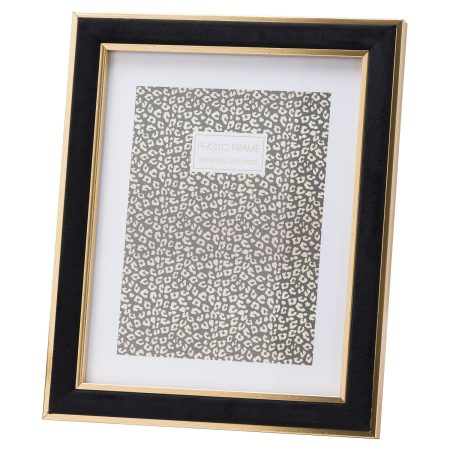 black-velvet-with-gold-8x10-frame